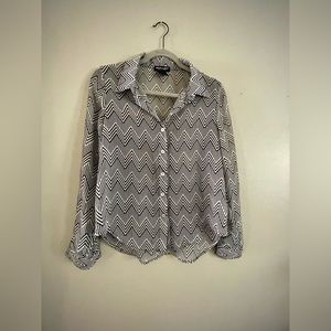 Flowy Button-down Patterned Shirt - Size Medium
